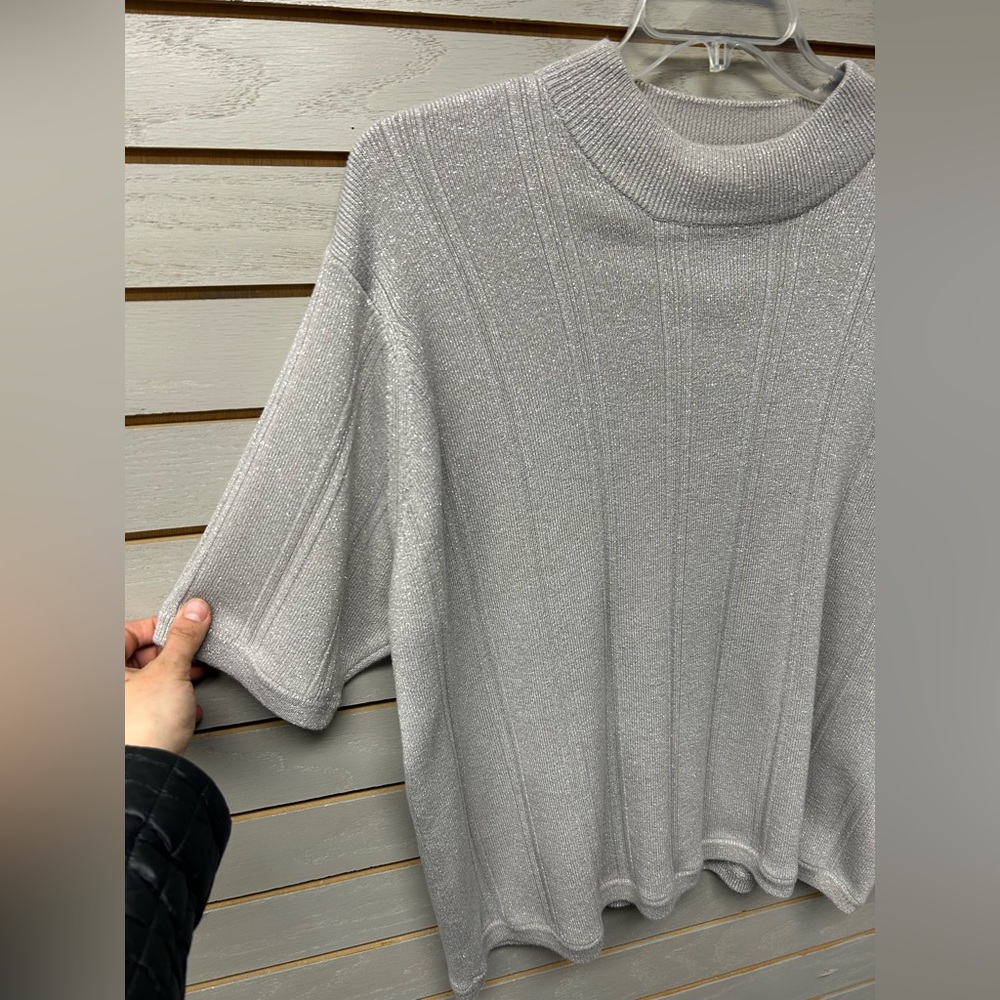 Gray Ribbed Women's Top - Picture 4 of 6
